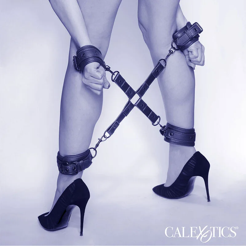 calexotics - nocturnal conector hog tie cuero ajustable negro imagen 6 | karma sex & shop
